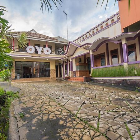 Oyo Bunga Matahari Guest House And Hotel Batu  Exterior foto