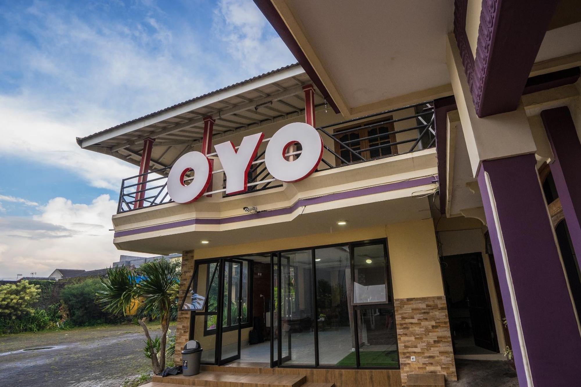 Oyo Bunga Matahari Guest House And Hotel Batu  Exterior foto